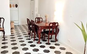 Stylish City Flat Near Promenade